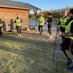 23.10.2021. Koprzywnica. Inauguracyjny marszu z kijkami po jednym z nowych szlaków / Grażyna Szlęzak-Wójcik / Radio Kielce