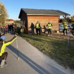 23.10.2021. Koprzywnica. Inauguracyjny marszu z kijkami po jednym z nowych szlaków / Grażyna Szlęzak-Wójcik / Radio Kielce