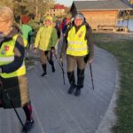 23.10.2021. Koprzywnica. Inauguracyjny marszu z kijkami po jednym z nowych szlaków / Grażyna Szlęzak-Wójcik / Radio Kielce