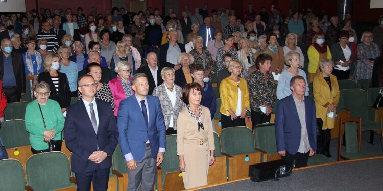 12.10.2021. Kielce. Inauguracja na Kieleckim Uniwersytecie III Wieku „Ponad Czasem” / Jakub Snoch / Radio Kielce