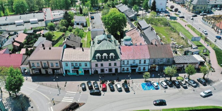 13.05.2021 Jędrzejów. Widok na miasto. Rynek. W centrum Muzeum im. Przypkowskich / Jarosław Kubalski / Radio Kielce