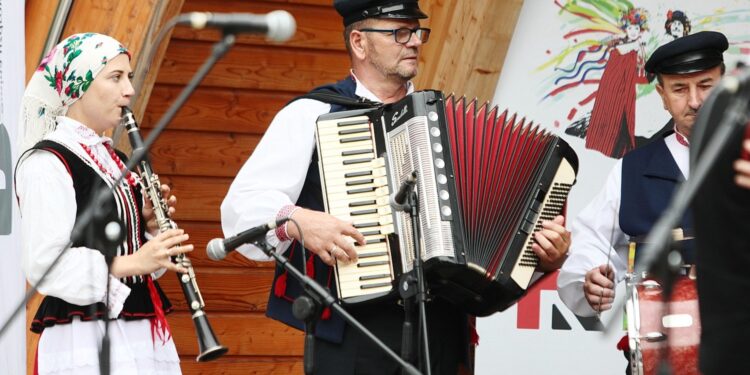 25.07.2021. Busko-Zdrój. Drugi dzień przesłuchań uczestników finałowego konkursu 45. Buskich Spotkań z Folklorem / Wiktor Taszłow / Radio Kielce