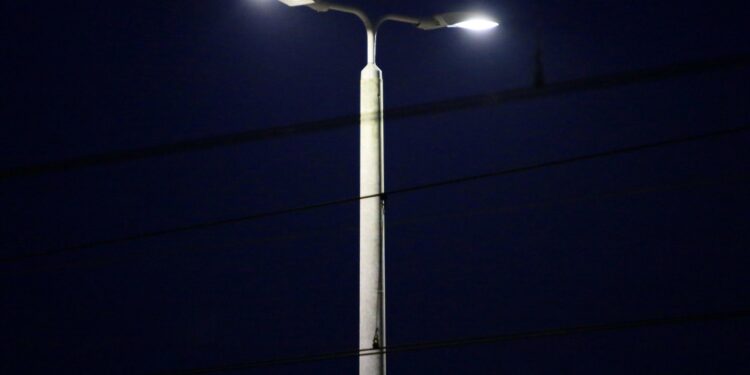 lampa, latarnia, oświetlenie / Robert Felczak / Radio Kielce
