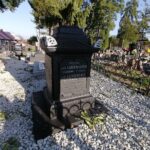 08.10.2021. Cmentarz w Kazimierzy Wielkiej. Groby rodu Łubieńskich / Marta Gajda-Kruk / Radio Kielce