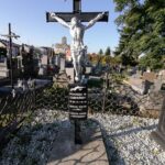 08.10.2021. Cmentarz w Kazimierzy Wielkiej. Groby rodu Łubieńskich / Marta Gajda-Kruk / Radio Kielce