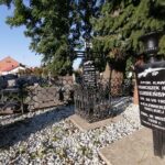 08.10.2021. Cmentarz w Kazimierzy Wielkiej. Groby rodu Łubieńskich / Marta Gajda-Kruk / Radio Kielce