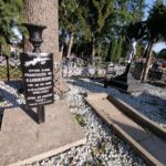 08.10.2021. Cmentarz w Kazimierzy Wielkiej. Groby rodu Łubieńskich / Marta Gajda-Kruk / Radio Kielce