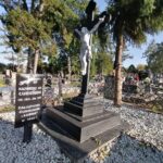 08.10.2021. Cmentarz w Kazimierzy Wielkiej. Groby rodu Łubieńskich / Marta Gajda-Kruk / Radio Kielce