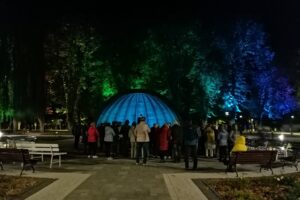15.10.2021. Busko-Zdrój. Iluminacje świetlne / Marta Gajda-Kruk / Radio Kielce