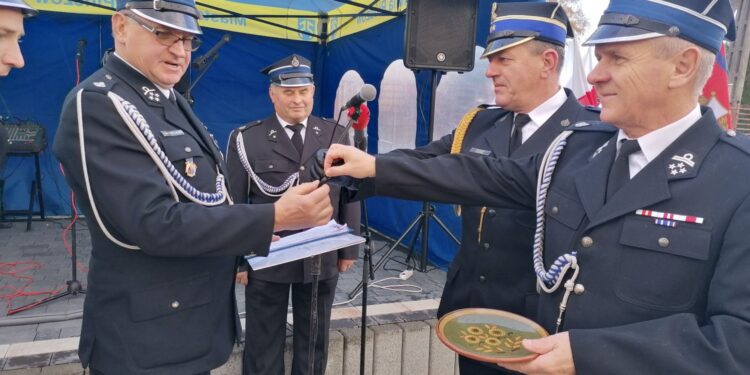 23.10.2021. Bogucice. Przekazanie wozu strażackiego / Marta Gajda-Kruk / Radio Kielce