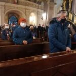 23.10.2021. Pińczów. Krzyż morowy. Uroczysta msza o ustanie epidemii. Na zdjęciu: Zbigniew Koniusz - wojewoda świętokrzyski / Marta Gajda-Kruk / Radio Kielce