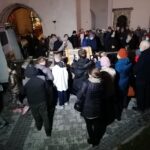 23.10.2021. Pińczów. Krzyż morowy. Uroczysta msza o ustanie epidemii / Marta Gajda-Kruk / Radio Kielce