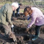 27.10.2021. Umianowice. Nasadzenia krzewów i drzew / Marta Gajda-Kruk / Radio Kielce