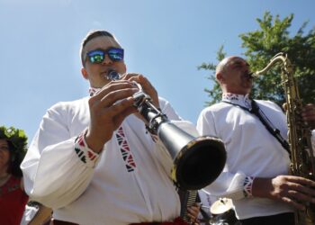 20.06.2021. Tokarnia. „Jawor u źródeł kultury”. Korowód / Jarosław Kubalski / Radio Kielce