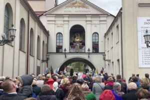 17.10.2021. Skarżysko-Kamienna. Pielgrzymka Kół Gospodyń Wiejskich i Sołtysów Diecezji Radomskiej do Sanktuarium Matki Bożej Ostrobramskiej / Anna Głąb / Radio Kielce