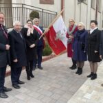 17.10.2021. Skarżysko-Kamienna. Pielgrzymka Kół Gospodyń Wiejskich i Sołtysów Diecezji Radomskiej do Sanktuarium Matki Bożej Ostrobramskiej. Na zdjęciu (od lewej): Robert Telus - poseł PiS, Krzysztof Lipiec - prezes świętokrzyskich struktur PiS, Anna Gembicka - pełnomocnik Rządu do spraw lokalnych inicjatyw społecznych, Paweł Żurek - sołtys Wolicy, Agnieszka Górska - posłanka PiS, Jolanta Koczywąs - sołtys Podpolichna, Halina Nartowska - sołtys Polichna i Kazimierz Łebek - prezes Stowarzyszenia Sołtysów Ziemi Kieleckiej / Anna Głąb / Radio Kielce