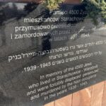 27.10.2021. Starachowice. Tablica upamiętniająca wierzbnickich Żydów / Anna Głąb / Radio Kielce