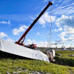 14.10.2021. Kielce. Trasa S7 - węzeł Kielce Południe. Ciężarówka w rowie / Jarosław Kubalski / Radio Kielce