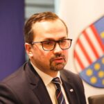 20.10.2021. Kielce. Spotkanie wiceministra infrastruktury z samorządowcami. Na zdjęciu: Marcin Horała - wiceminister infrastruktury / Jarosław Kubalski / Radio Kielce