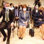 20.10.2021. Kielce. Spotkanie wiceministra infrastruktury z samorządowcami. Na zdjęciu (od lewej): Krzysztof Słoń - senator PiS, Maria Zuba - doradca wojewody świętokrzyskiego i Anna Krupka - wiceminister kultury, dziedzictwa narodowego i sportu / Jarosław Kubalski / Radio Kielce