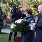 27.10.2021. Kielce. Obchody 82. rocznicy śmierci prezydenta Kielc Stefana Artwińskiego. Na zdjęciu: Maria Zuba - doradca wojewody świętokrzyskiego, Rafał Nowak - wicewojewoda świętokrzyski / Fundacja Artwińskiego