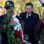 27.10.2021. Kielce. Obchody 82. rocznicy śmierci prezydenta Kielc Stefana Artwińskiego. Na zdjęciu (w środku): Marcin Chłodnicki - zastępca prezydenta Kielc / Fundacja Artwińskiego