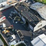 26.10.2021. Bodzentyn. Pożar warsztatu samochodów ciężarowych / Jarosław Kubalski / Radio Kielce