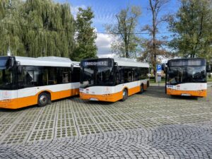 01.10.2021. Sandomierz. Przekazanie przyjaznych dla środowiska autobusów / Grażyna Szlęzak-Wójcik / Radio Kielce