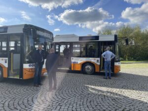 01.10.2021. Sandomierz. Przekazanie przyjaznych dla środowiska autobusów / Grażyna Szlęzak-Wójcik / Radio Kielce