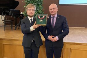 01.10.2021. Sandomierz. Jubileusz Muzeum Okręgowego w Sandomierzu. Na zdjęciu (od lewej): Mikołaj Getka-Kenig - dyrektor Muzeum Okręgowego w Sandomierzu i Rafał Nowak - wicewojewoda świętokrzyski / Grażyna Szlęzak-Wójcik / Radio Kielce