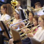 17.10.2021. Strawczyn. Koncert na zwieńczenie warsztatów muzycznych „Z muzyką za pan brat” / Wiktor Taszłow / Radio Kielce