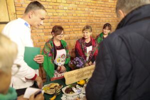 17.10.2021. Tokarnia. „Święto Gęsiny” / Wiktor Taszłow / Radio Kielce