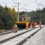 17.10.2021. Wrzosówka. Naprawa torowiska / Wiktor Taszłow / Radio Kielce