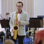 17.10.2021. Strawczyn. Koncert na zwieńczenie warsztatów muzycznych „Z muzyką za pan brat” / Wiktor Taszłow / Radio Kielce