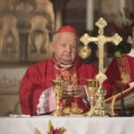 18.10.2021. Wąchock. 70. rocznica powrotu cystersów do Wąchocka. Msza święta której przewodniczył kardynał Stanisław Dziwisz / Wiktor Taszłow / Radio Kielce