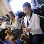 17.10.2021. Strawczyn. Koncert na zwieńczenie warsztatów muzycznych „Z muzyką za pan brat” / Wiktor Taszłow / Radio Kielce