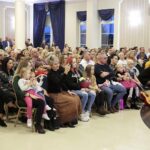 17.10.2021. Strawczyn. Koncert na zwieńczenie warsztatów muzycznych „Z muzyką za pan brat” / Wiktor Taszłow / Radio Kielce