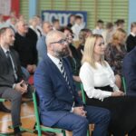 19.10.2021. Nowiny. Nadanie imienia Liceum Ogólnokształcącemu w Nowinach / Wiktor Taszłow / Radio Kielce