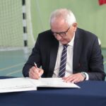 19.10.2021. Nowiny. Nadanie imienia Liceum Ogólnokształcącemu w Nowinach. Na zdjęciu: Mirosław Malinowski - prezes ŚZPN / Wiktor Taszłow / Radio Kielce