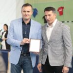 19.10.2021. Nowiny. Nadanie imienia Liceum Ogólnokształcącemu w Nowinach. Na zdjęciu (od lewej): Radosław Wasiak, Sławomir Szmal / Wiktor Taszłow / Radio Kielce