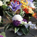 21.10.2021. Kielce. Przygotowania na Wszystkich Świętych. Kwiaty / Wiktor Taszłow / Radio Kielce