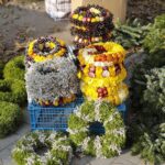 21.10.2021. Kielce. Przygotowania na Wszystkich Świętych. Kwiaty / Wiktor Taszłow / Radio Kielce