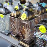 21.10.2021. Kielce. Przygotowania na Wszystkich Świętych. Znicze / Wiktor Taszłow / Radio Kielce