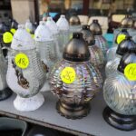 21.10.2021. Kielce. Przygotowania na Wszystkich Świętych. Znicze / Wiktor Taszłow / Radio Kielce