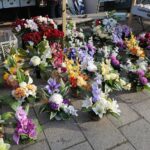 21.10.2021. Kielce. Przygotowania na Wszystkich Świętych. Kwiaty / Wiktor Taszłow / Radio Kielce