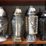 21.10.2021. Kielce. Przygotowania na Wszystkich Świętych. Znicze / Wiktor Taszłow / Radio Kielce