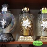 21.10.2021. Kielce. Przygotowania na Wszystkich Świętych. Znicze / Wiktor Taszłow / Radio Kielce