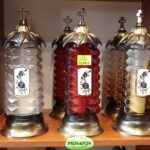 21.10.2021. Kielce. Przygotowania na Wszystkich Świętych. Znicze / Wiktor Taszłow / Radio Kielce