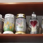 21.10.2021. Kielce. Przygotowania na Wszystkich Świętych. Znicze / Wiktor Taszłow / Radio Kielce