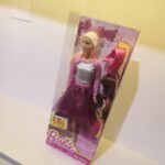 22.10.2021. Kielce. Muzeum Zabawek i Zabawy. Wystawa „Od szmacianki do lalki Barbie. Rola kobiety i kanony kobiecego piękna na przestrzeni wieków” / Wiktor Taszłow / Radio Kielce